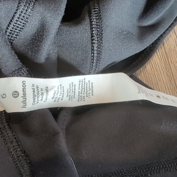 EUC Lululemon black joggers sz 6 - Picture 8 of 8